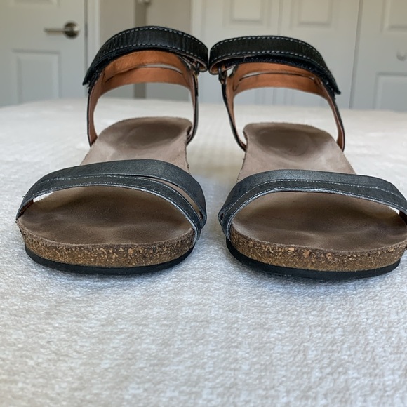 Taos black and pewter leather wedge sandals size 38- - Picture 3 of 9